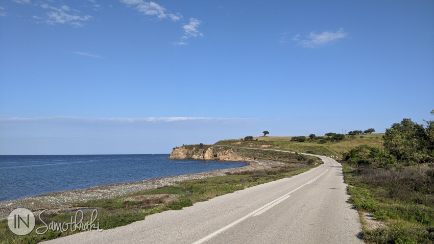 The northern road follows the coastline, up to Kipos beach.