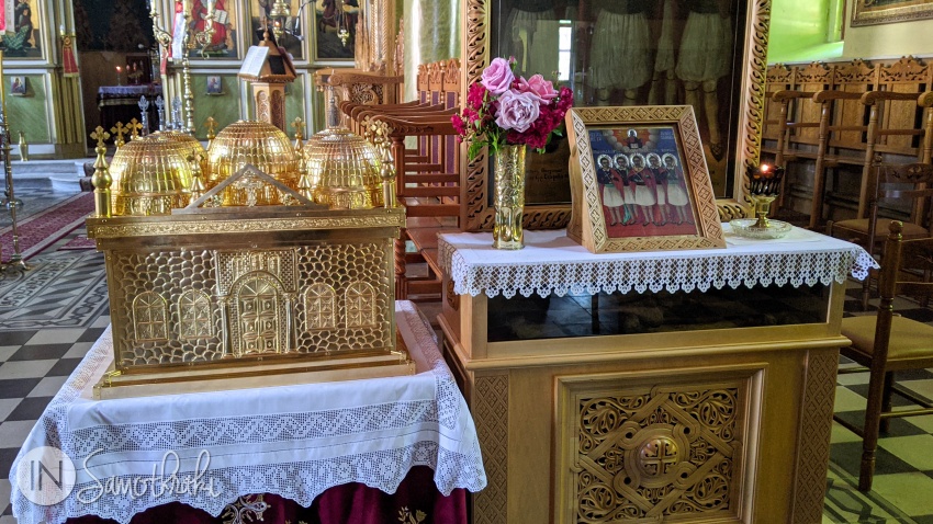 The gilded coffer holds the skulls of the five neo-martyrs and the glass display next to it shelters the bones.