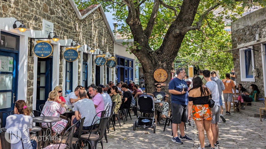 Lefkos Pyrgos Cafe