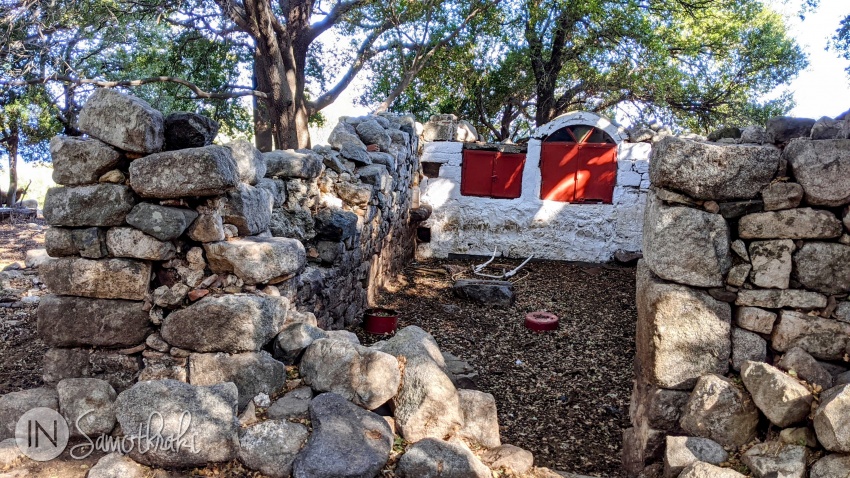 An alternative path strays away, passing by the ruins of the church of Agia Eleni (St. Elena).