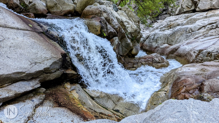 The water flows between the granite rocks.