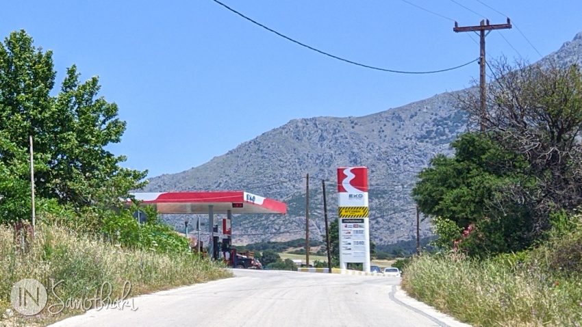 The EKO gas station is located about 800m from Kamariotissa.