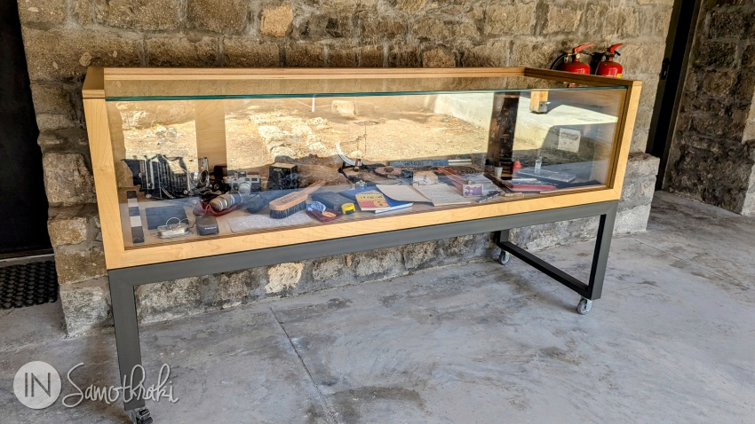 Objects belonging to the archeologists