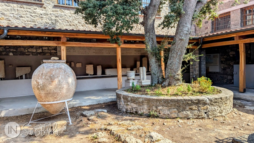 Engravings in the inner courtyard