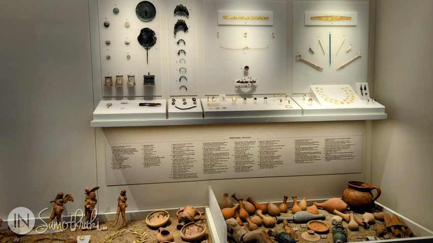 Jewels, statues and ceramics