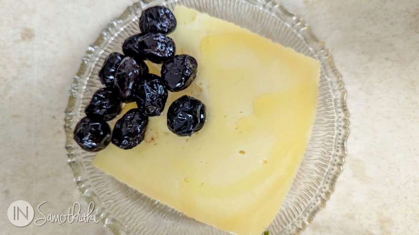 Papanikolau graviera at Taverna To Stenaki in Chora