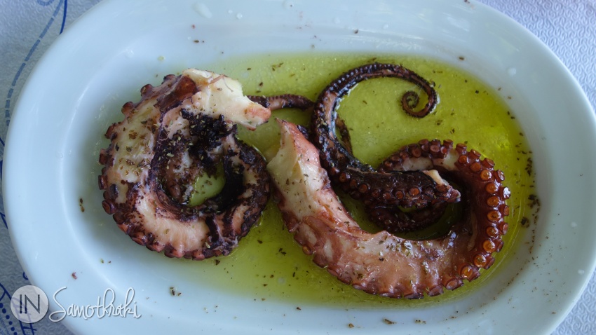 Grilled octopus at To Akrogiali Tavern in Lakkoma