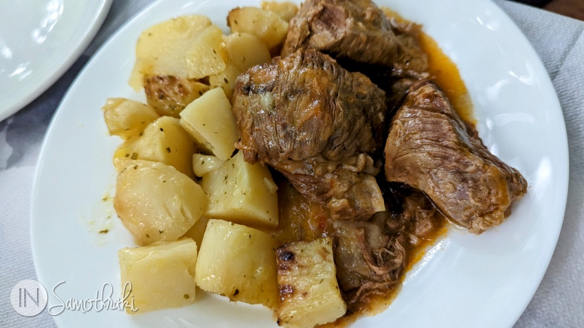 Roasted veal at To Gefyri tavern in Therma